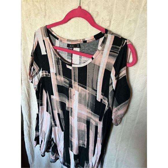 Apt. 9 Woman’s Multicolor Patterned Shirt Size 0X - Picture 2 of 7